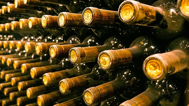 Weingut Höfling Wein Sammlung in einem Regal