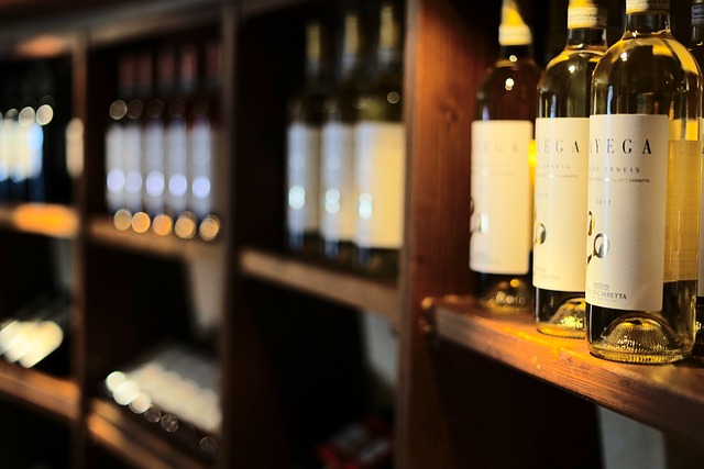 Weinregal mit ca dei frati pratto Flaschen