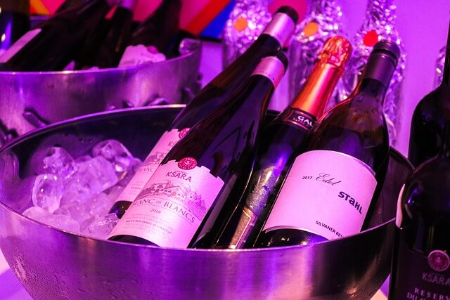 Wein im Khlbehlter bereit zur degustation