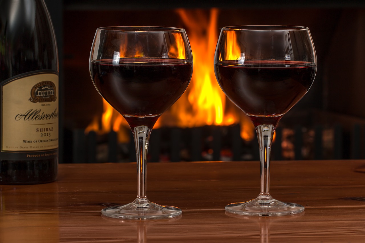 zwei Glser 12 e mezzo Primitivo del Santo